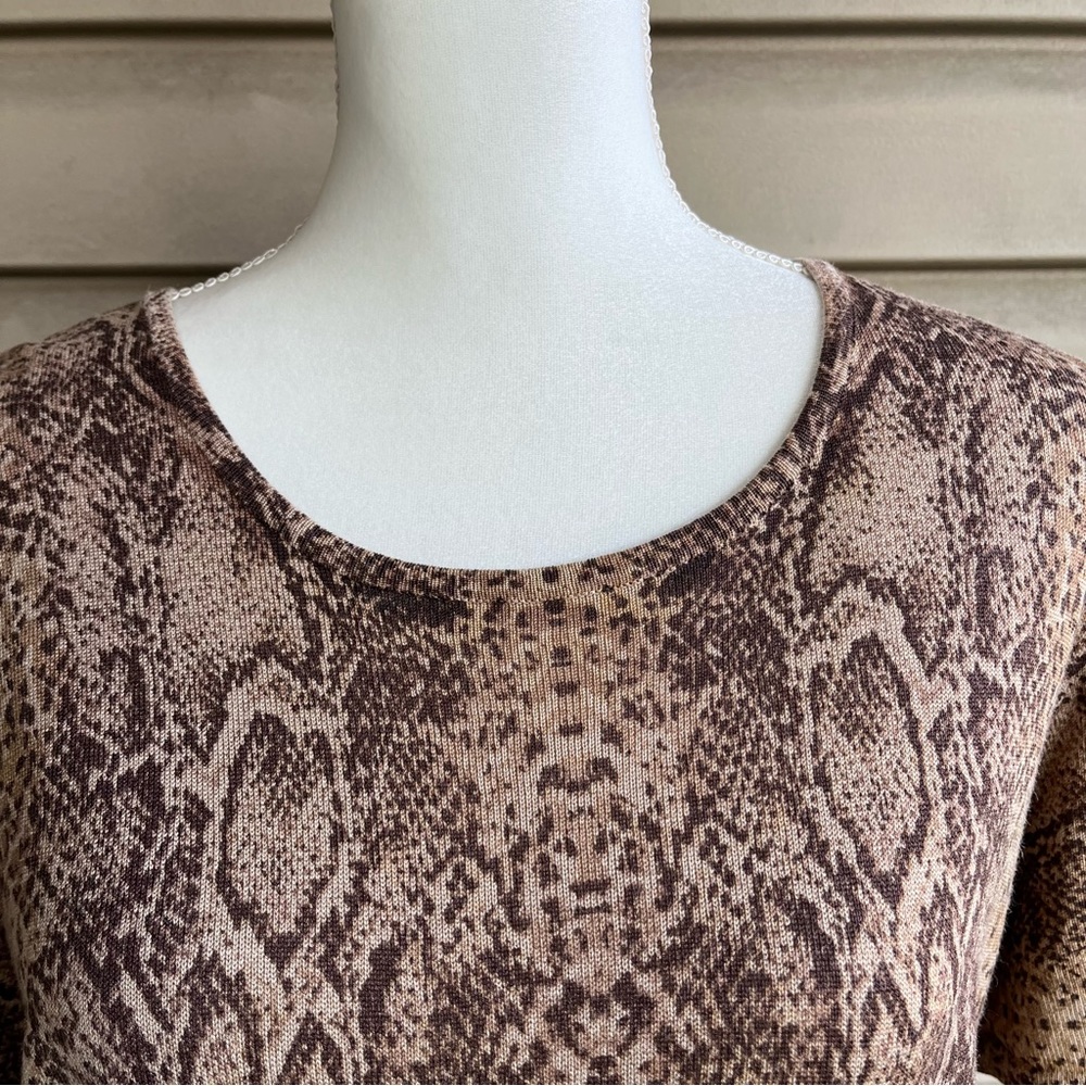 •Norton McNaughton• 100% Silk Snakeskin Pattern Sweater - Size Large - Picture 3 of 6